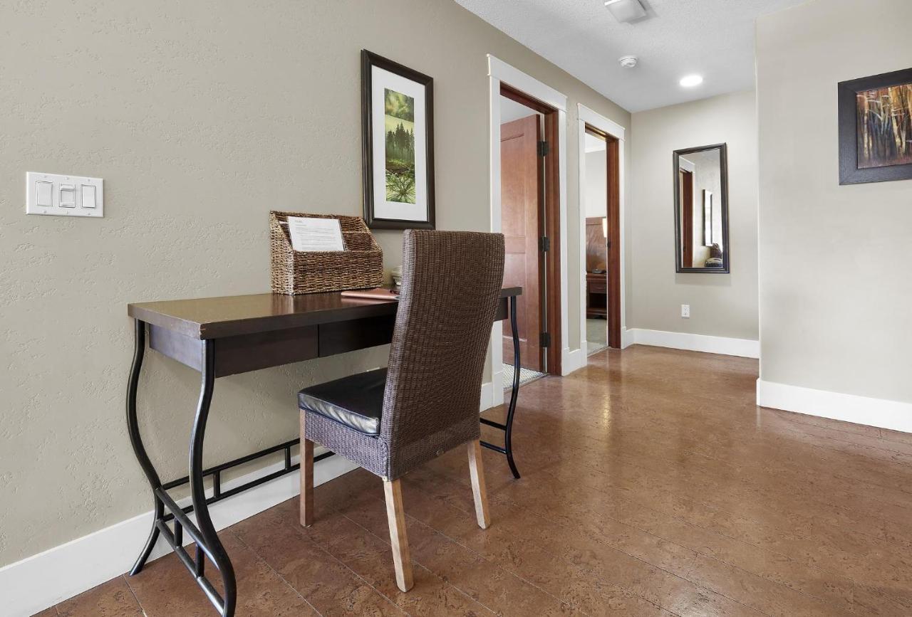Sunset Ridge - Luxurious Corner Condo - Spectacular Mt Views With Open Pool! Canmore Exterior foto
